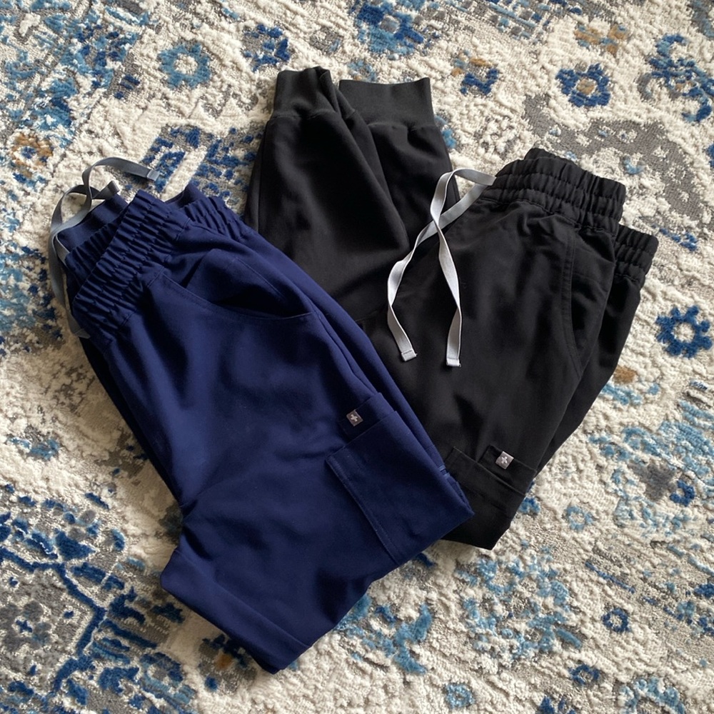 FIGS high waisted Uman joggers